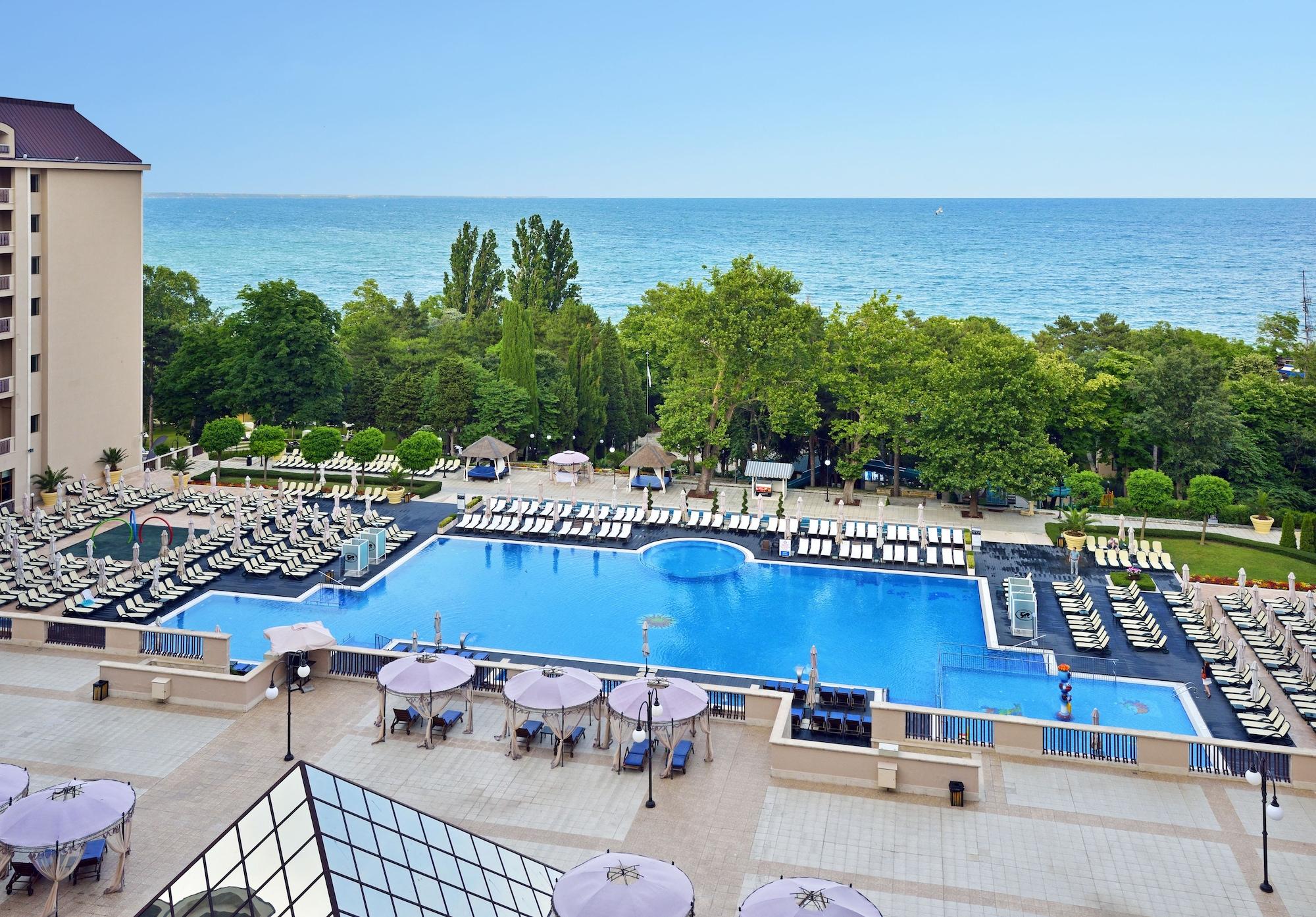 Melia Grand Hermitage All Inclusive Aranyhomok Kültér fotó The swimming pool at the hotel