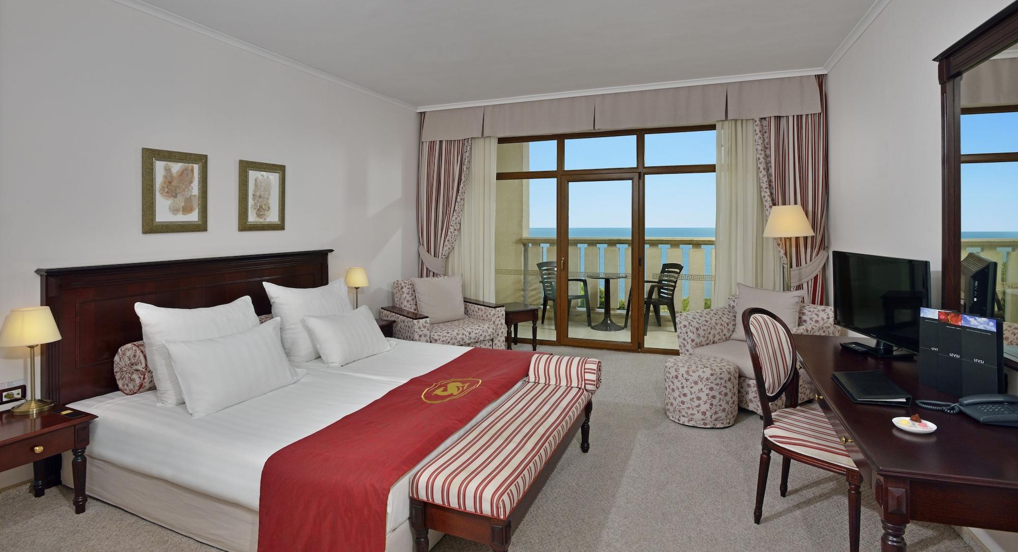 Melia Grand Hermitage All Inclusive Aranyhomok Kültér fotó A room at the hotel