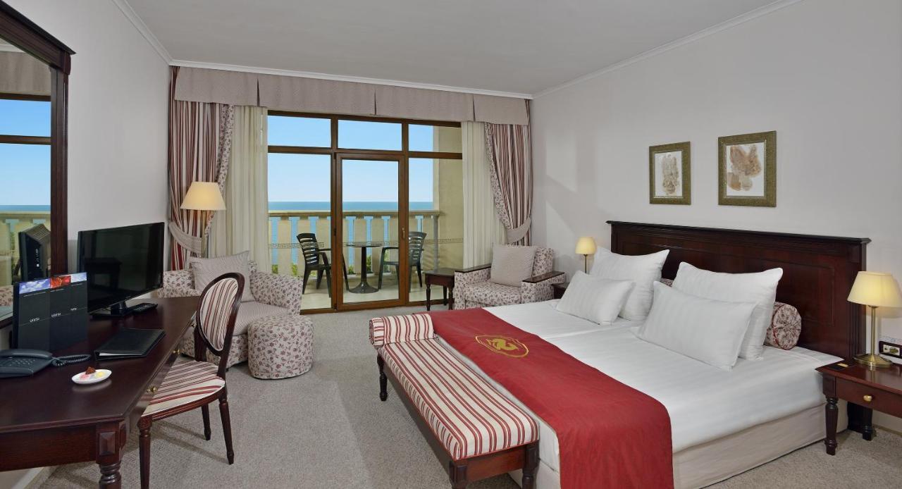 Melia Grand Hermitage All Inclusive Aranyhomok Kültér fotó A room at the hotel