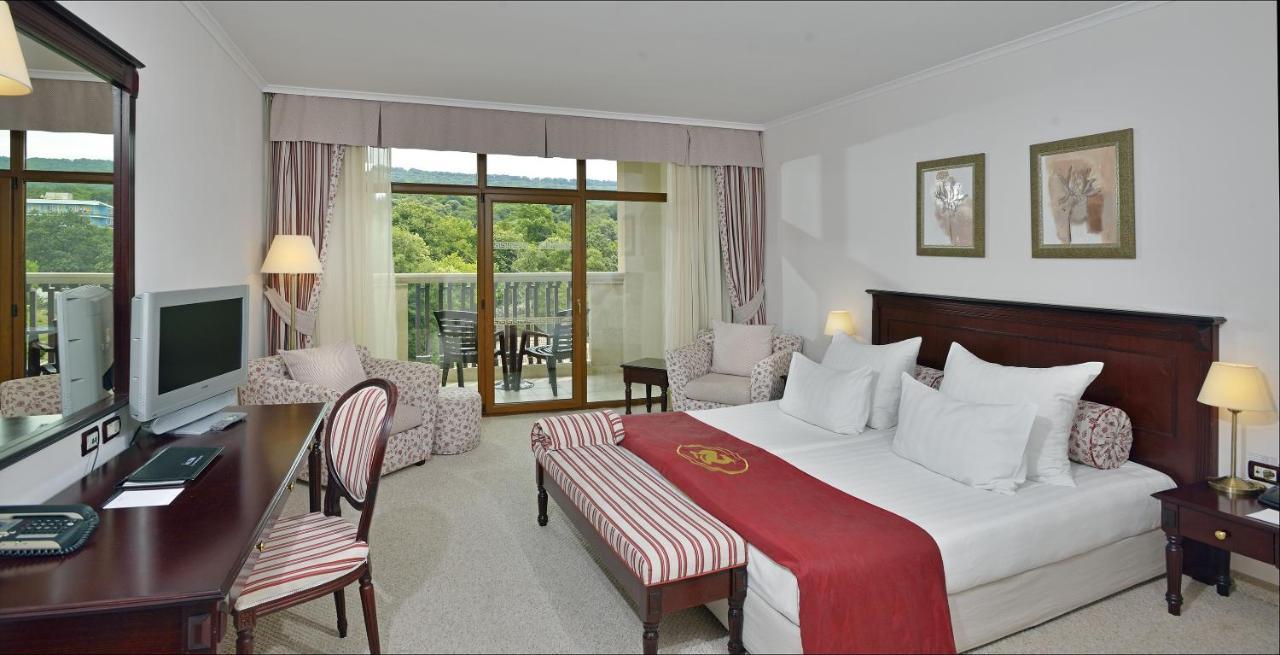Melia Grand Hermitage All Inclusive Aranyhomok Kültér fotó A room at the hotel