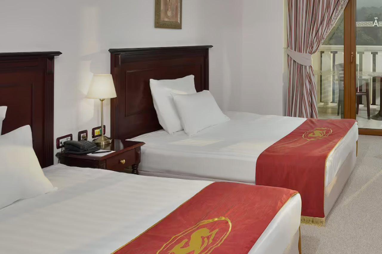 Melia Grand Hermitage All Inclusive Aranyhomok Kültér fotó A room at the hotel