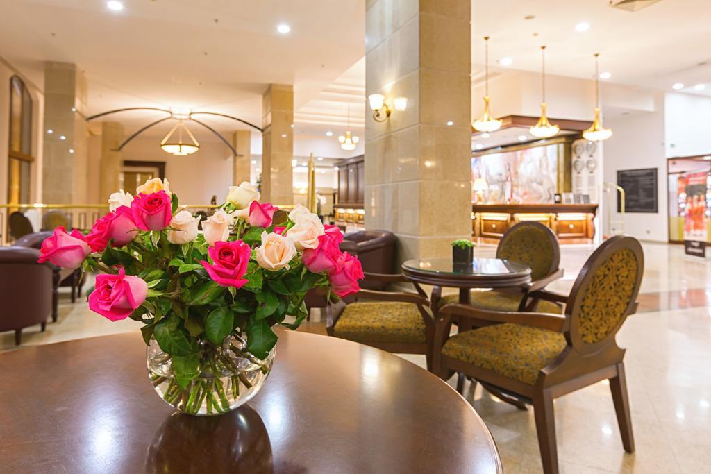 Melia Grand Hermitage All Inclusive Aranyhomok Kültér fotó The lobby of the hotel