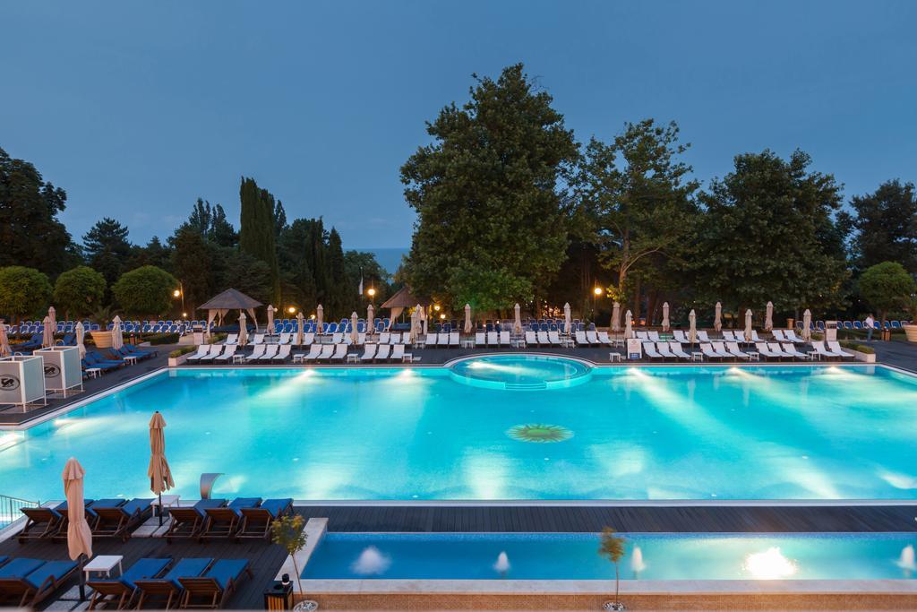 Melia Grand Hermitage All Inclusive Aranyhomok Kültér fotó The swimming pool at the hotel