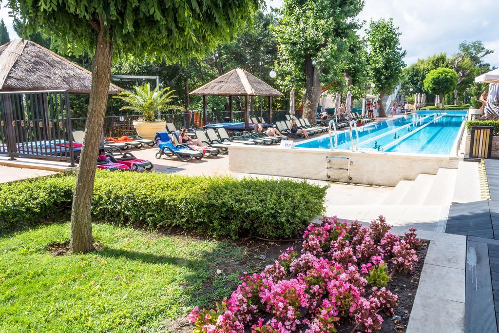 Melia Grand Hermitage All Inclusive Aranyhomok Kültér fotó The swimming pool at the hotel