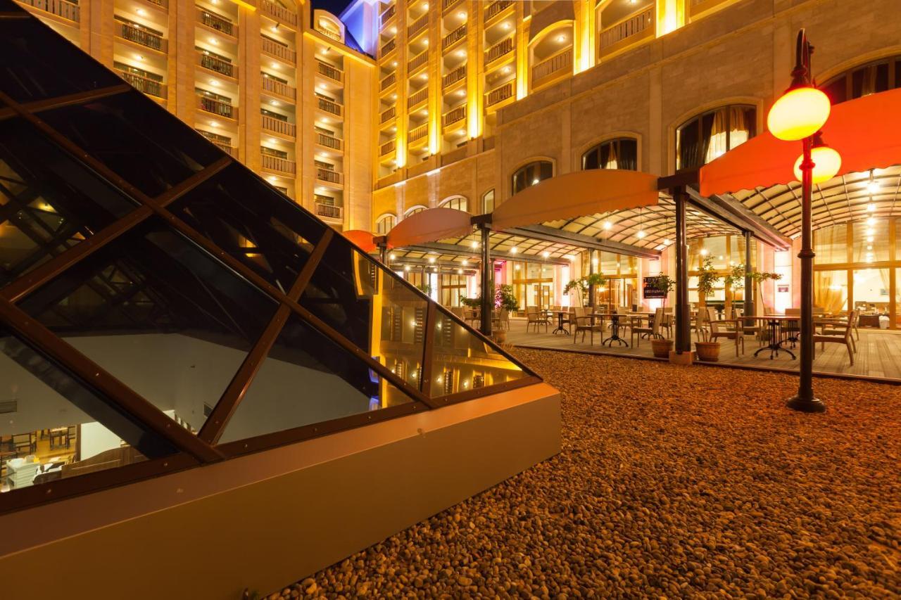 Melia Grand Hermitage All Inclusive Aranyhomok Szoba fotó The hotel's atrium